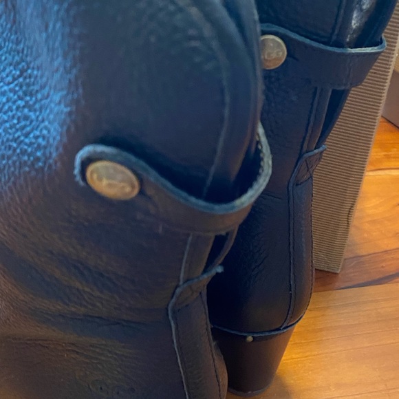 Women Ugg boots - Picture 3 of 9